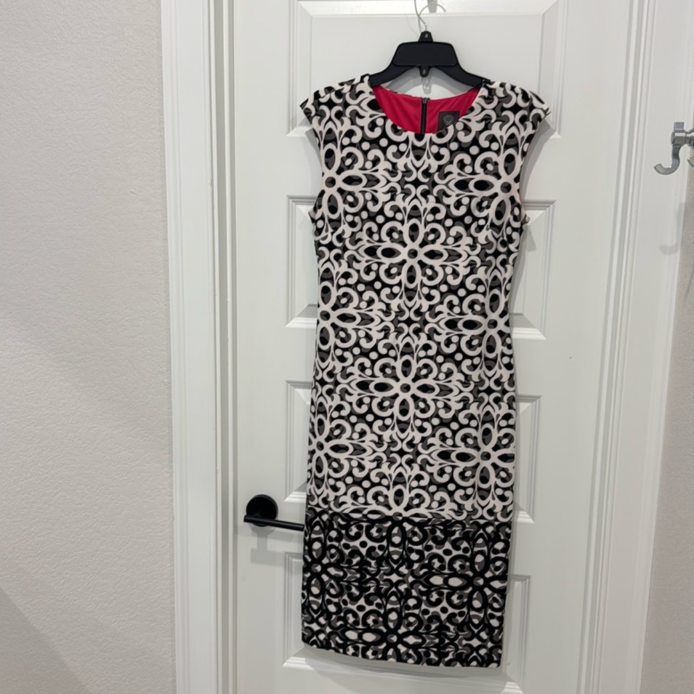 Gorgeous dress. Cap sleeve. Black and white. Size 8.  Zip up the back